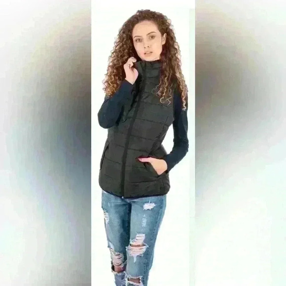 Puma essentials black padded vest size xs NWT - Picture 1 of 15